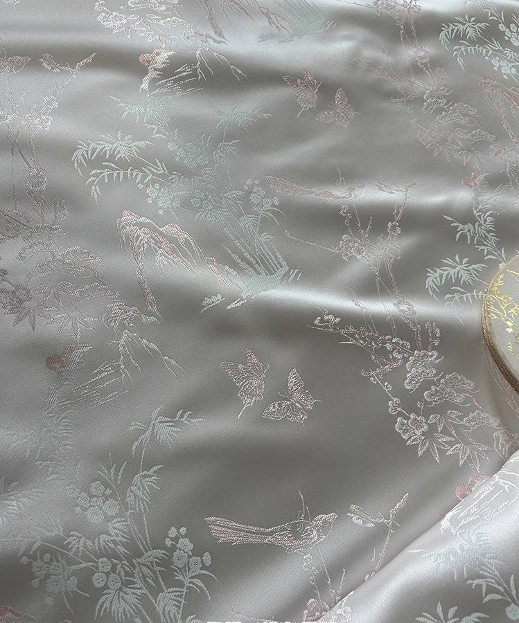 Tissu brocart de soie japonais Nishijin : motif oiseaux et papillons (59"L)