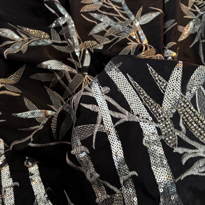 Tissu brodé de perles et de sequins ��� Patte de bambou large
