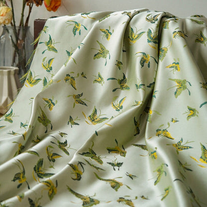 Tissu brocart vert clair à motifs papillons : robe tibétaine, cheongsam, décoration - 150 cm de large
