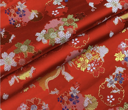 Tissu brocart jacquard Sakura Rabbit : rouge, rose, or, bleu (au mètre)
