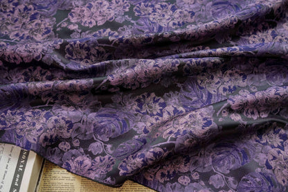 Tissu jacquard à motifs floraux violets : tissu teint en fil de 152 cm de large pour la couture et l’ameublement