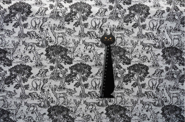 Tissu jacquard noir et blanc à motif zoo : mélange de rayonne pour ameublement, 140 cm de large