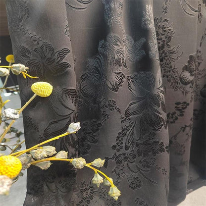 Tissu organza à fil argenté : texture jacquard 3D en relief - 145 cm de large