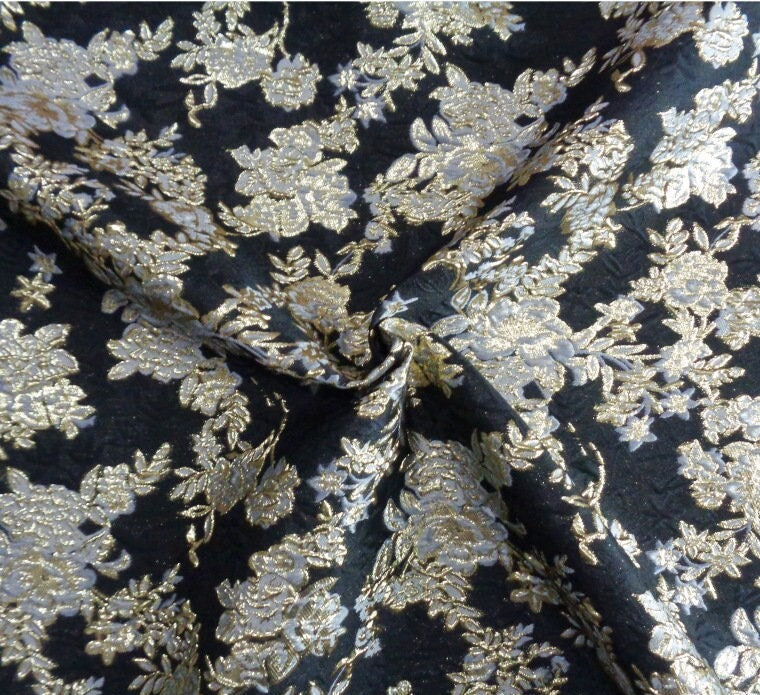 Tissu jacquard floral à fil doré : texture 3D pour ameublement, costumes et décoration (57 po de largeur)