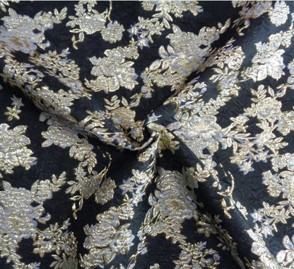 Tissu jacquard floral à fil doré : texture 3D pour ameublement, costumes et décoration (57 po de largeur)