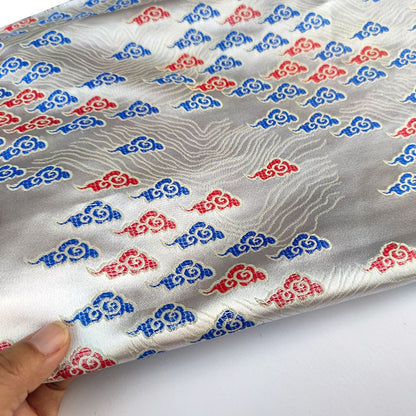 Tissu brocart nuage : jacquard de soie et rayonne, tissu pour la confection de robes de costume