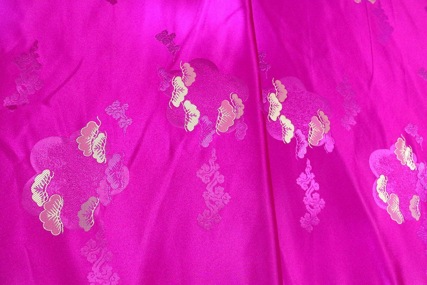 Tissu brocart tissé Nishijin : Tissu d'ameublement à motifs floraux en fil d'or