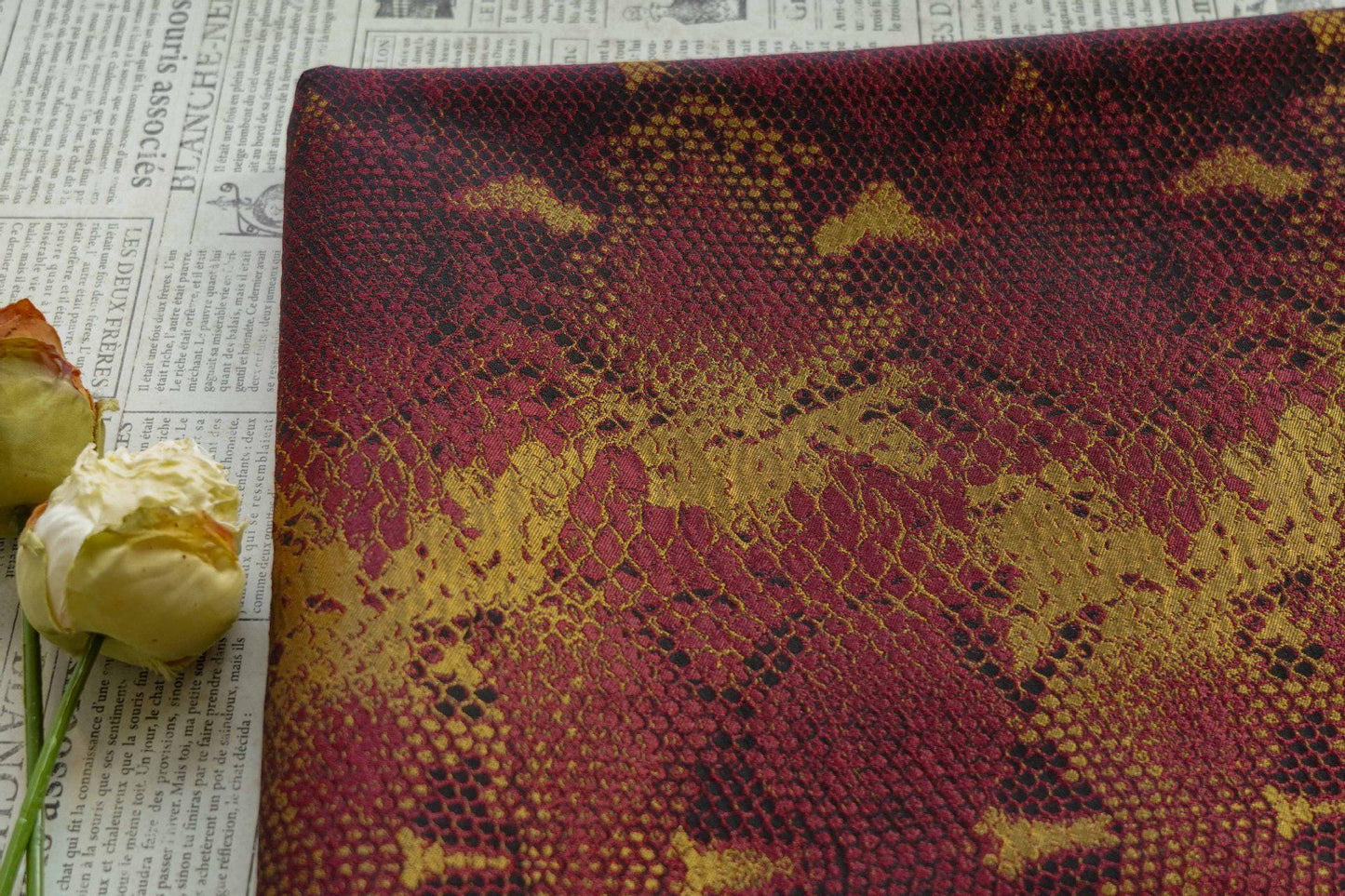 Tissu jacquard imitation peau de serpent : 60 pouces de large, tissu tissé tendance