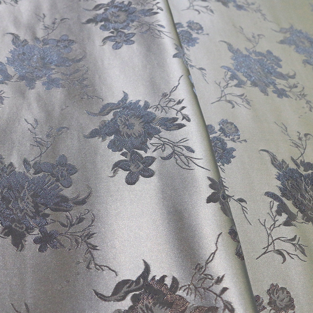 Floral Jacquard Brocade Fabric: Elegant Upholstery & Costume Sewing (29.5"W)