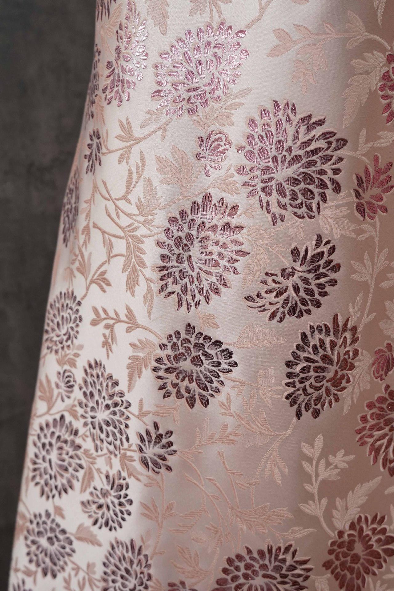 Tissu brocart de soie et rayonne à motif hibiscus rose : 65 pouces de large, matériau de couture floral