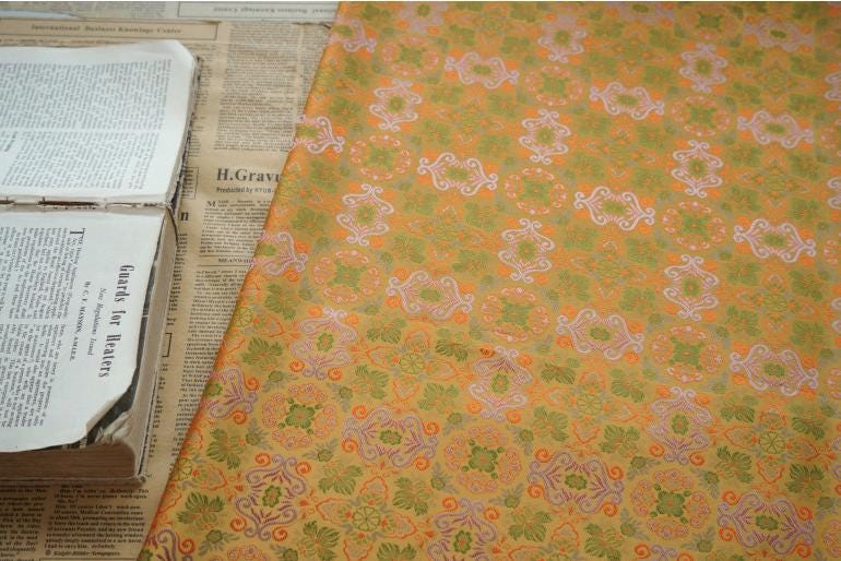 Tissu brocart de soie : style mongol-tibétain, 140 cm de large