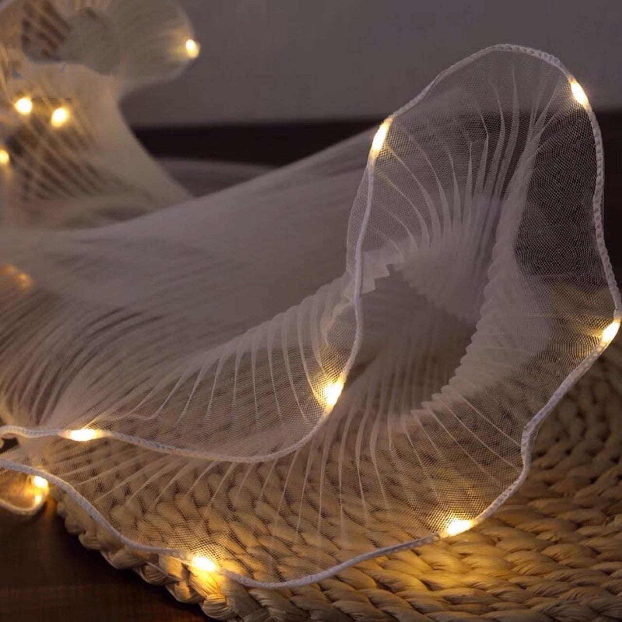 Tissu organza à volants : plis 3D, texture légèrement ondulée (25 cm de large)