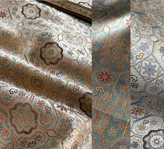 Tissu brocart à fleurs zen : mélange de rayonne de 140 cm de large, pour la décoration de costumes