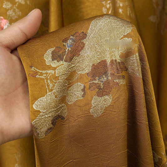 Tissu jacquard à motifs floraux dorés : acétate brillant pour la confection de vêtements