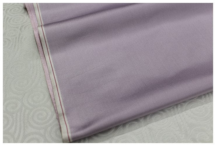 Brocart de soie uni : vert et gris argenté, largeur 74 cm, vendu au mètre