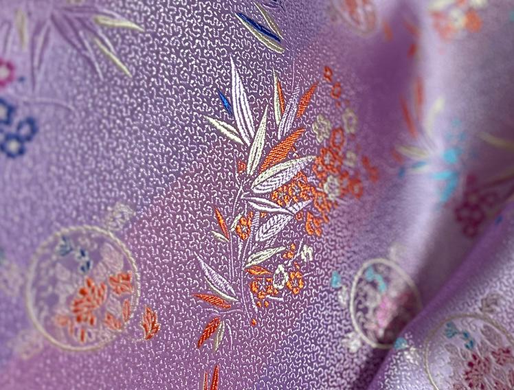 Brocart violet tissé Nishijin : Jacquard à fleurs et soie de bambou (29,5 po de largeur, vendu au mètre)