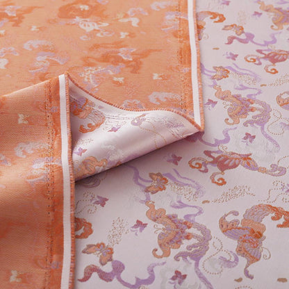 Tissu de kimono Nishijin rose clair : brocart papillon à fil d'or (59" de large)