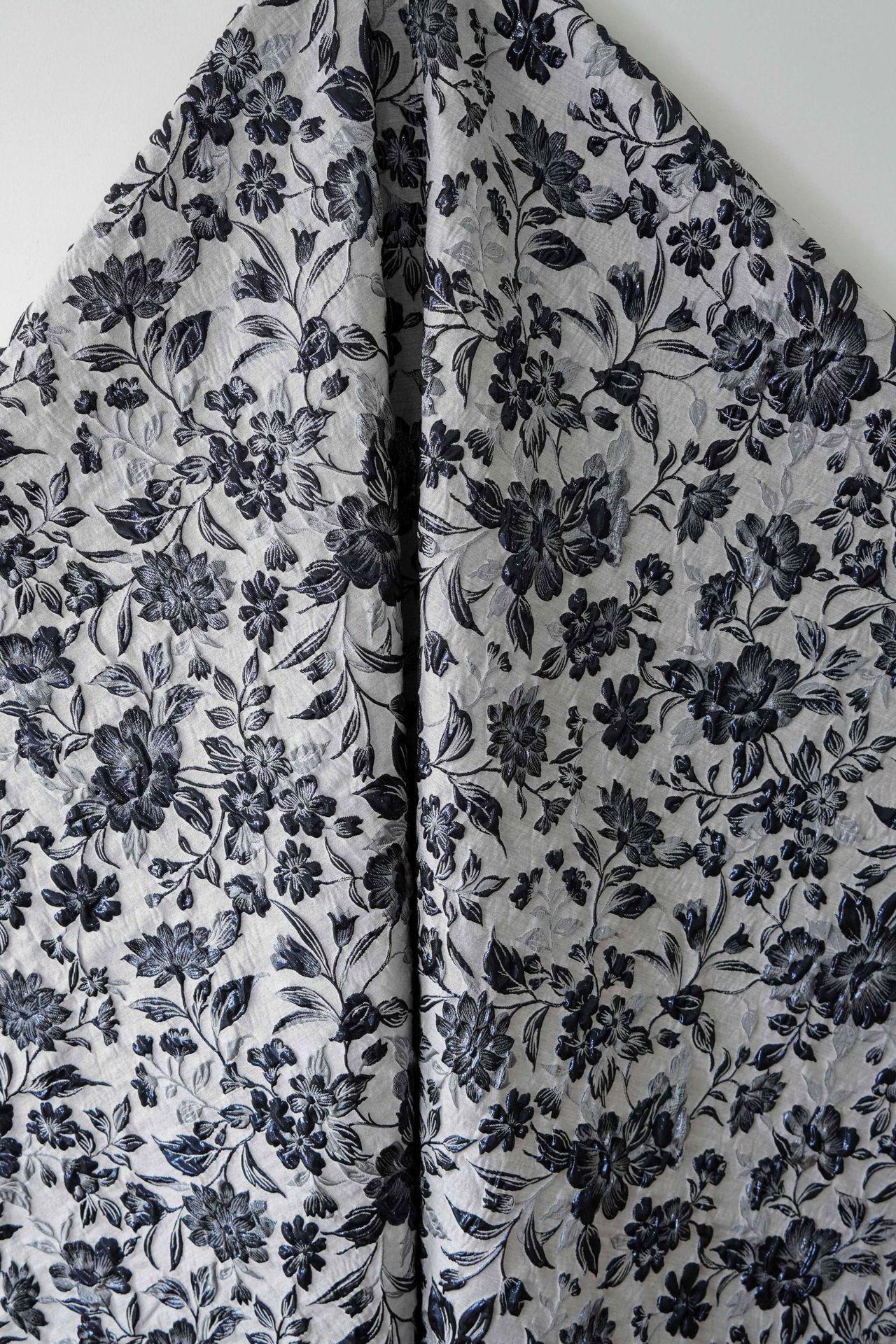 Tissu jacquard européen à motif floral en relief et fil doré - Texture luxueuse pour matelassage, ameublement, couture, décoration intérieure - Large