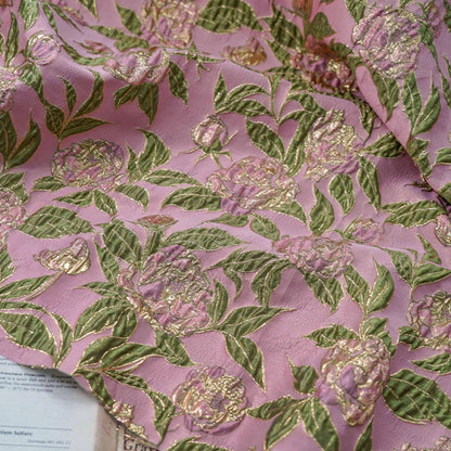 Tissu jacquard à fleurs en relief : fil doré 3D pour ameublement, costumes et décoration - 140 cm de large