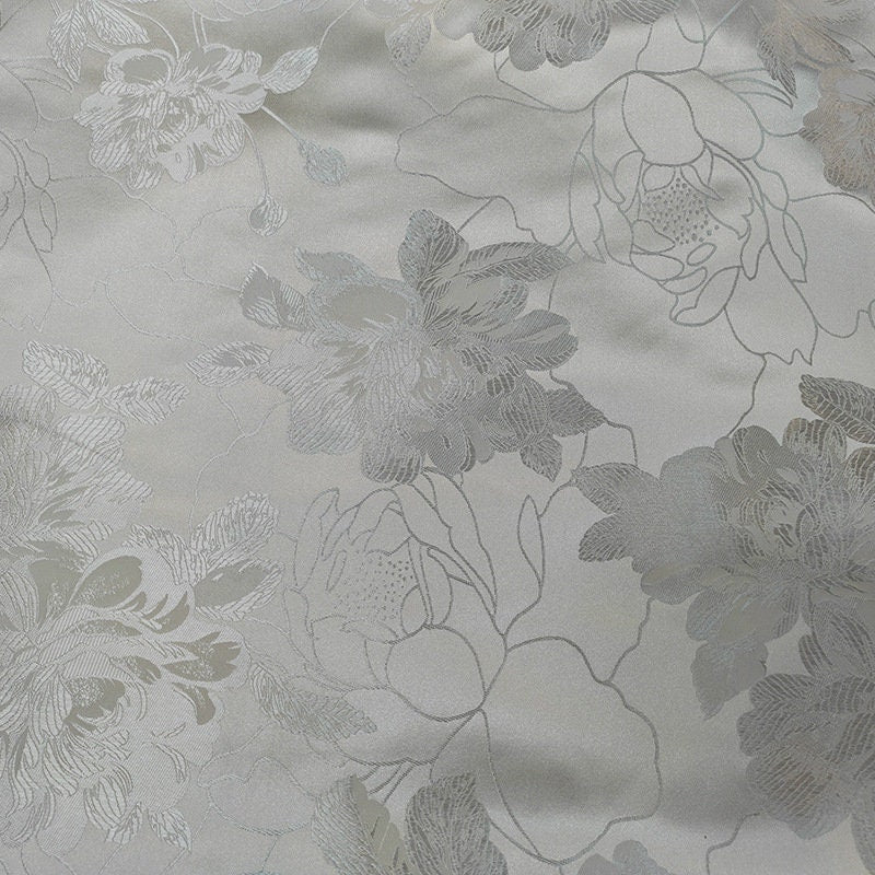 Tissu brocart floral métallisé blanc : rayonne de 114 cm de large, vendu au mètre