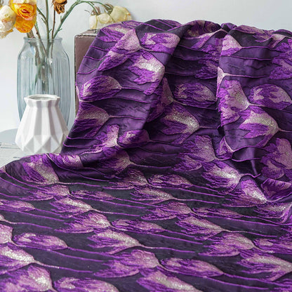 Tissu jacquard tulipe en relief : fil métallique or et argent, 140 cm de large