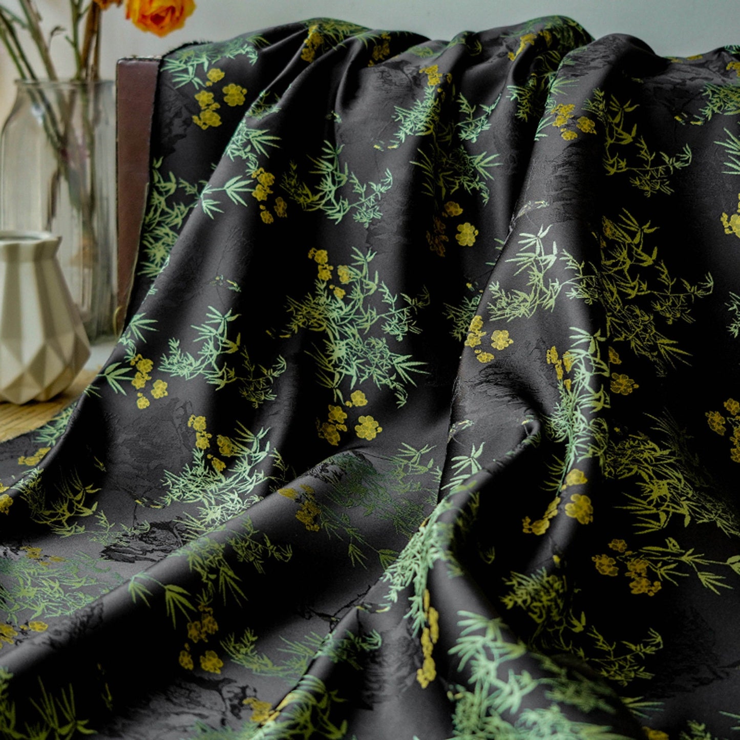 Tissu jacquard bambou oriental : 162,5 cm de large, polyester, matériau de couture