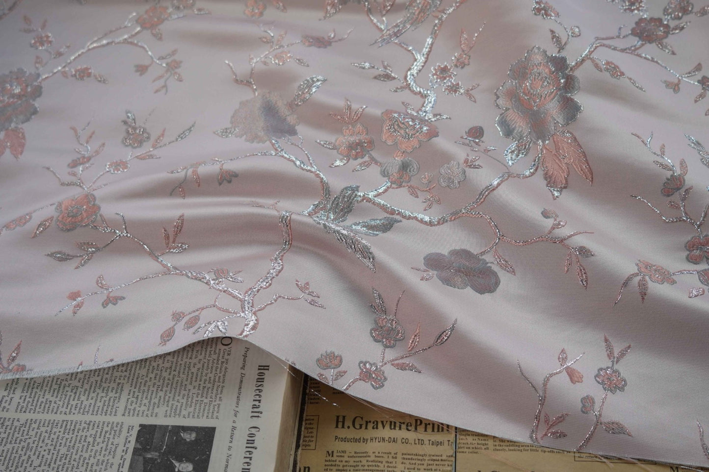 Gold Thread Damask Fabric: Metallic Jacquard Brocade (59"W)