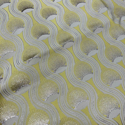Tissu jacquard à motif plumes de paon : texture 3D avec fil doré (53 po de largeur)