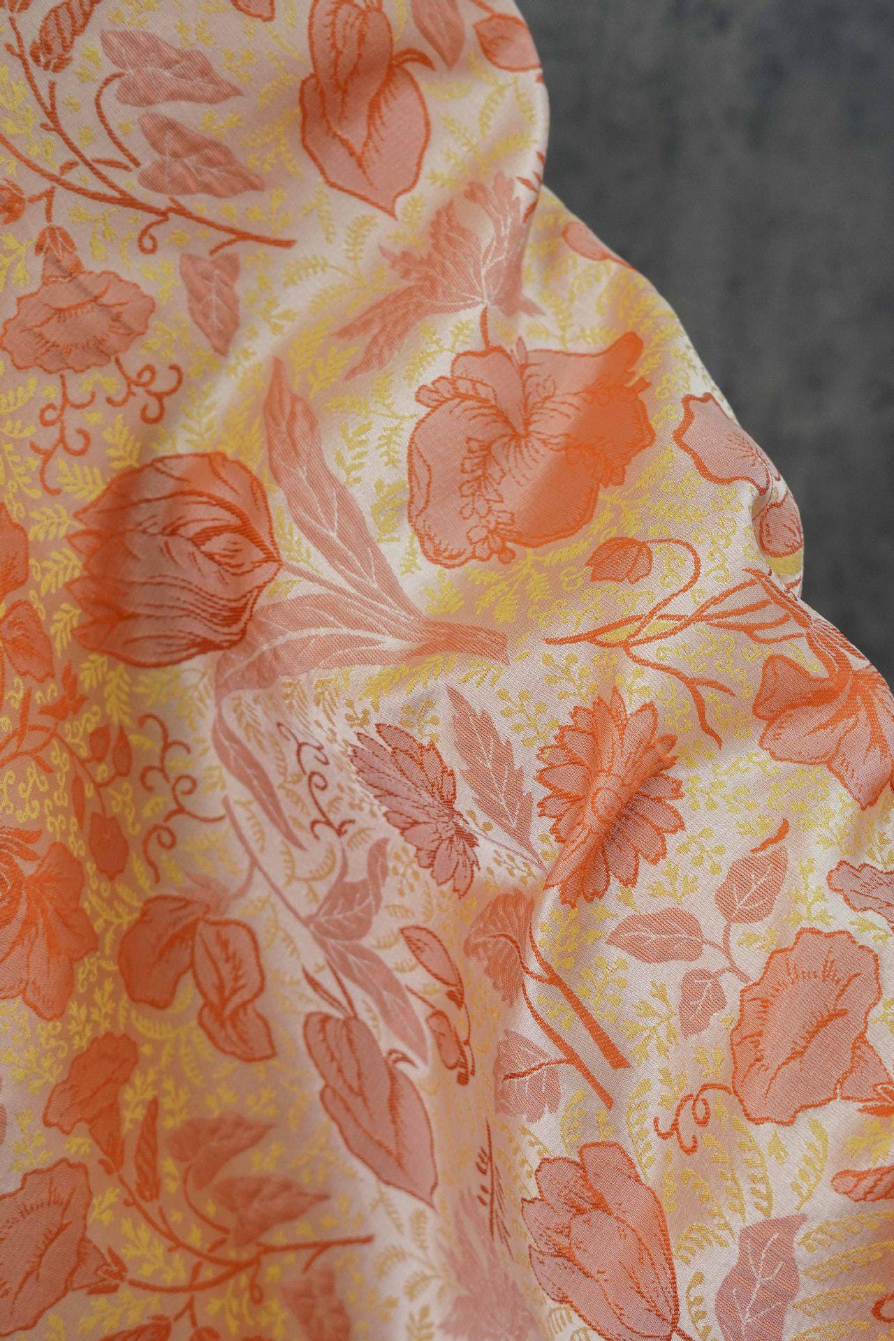 Tissu jacquard tissé rouge et jaune : revêtement d'ameublement à motif floral en relief 3D