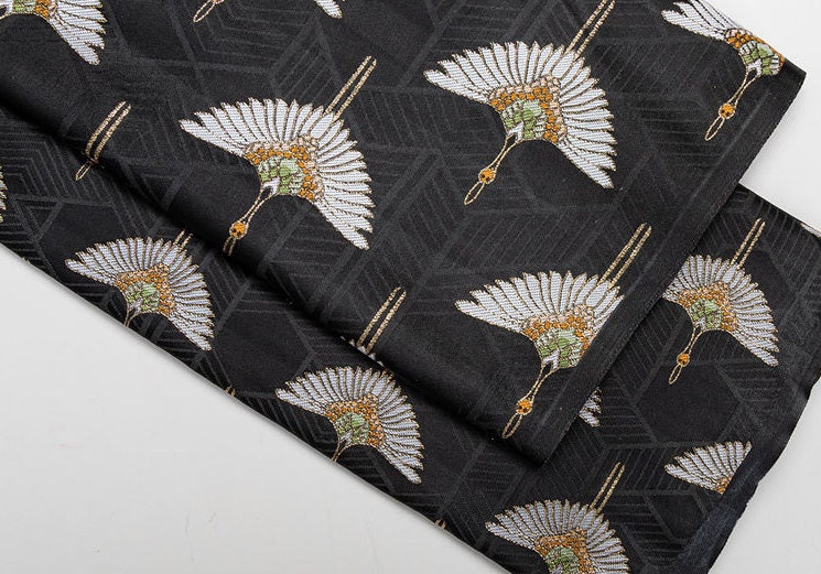 Tissu brocart japonais Nishijin : soie jacquard à motif de grues noires, 150 cm de large