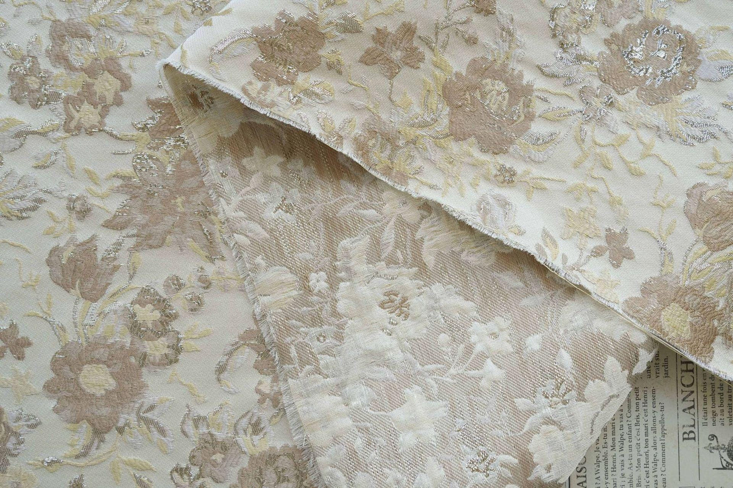 Tissu jacquard à fil argenté : tissu d'ameublement 3D vintage et pour robes de bal