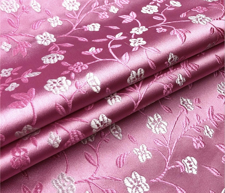 Tissu brocart à motifs floraux : mélange de soie et rayonne à motif gypsophile chinois, 150 cm de large