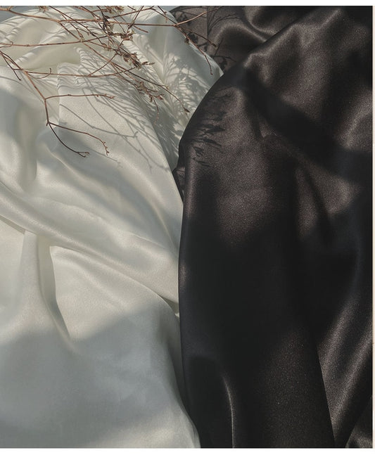 Tissu satin de soie noir et blanc : tissu pour robe de 150 cm de large, vendu au mètre