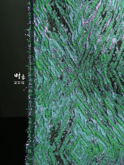 Tissu jacquard 3D vert et violet avec fil doré - 140 cm de large