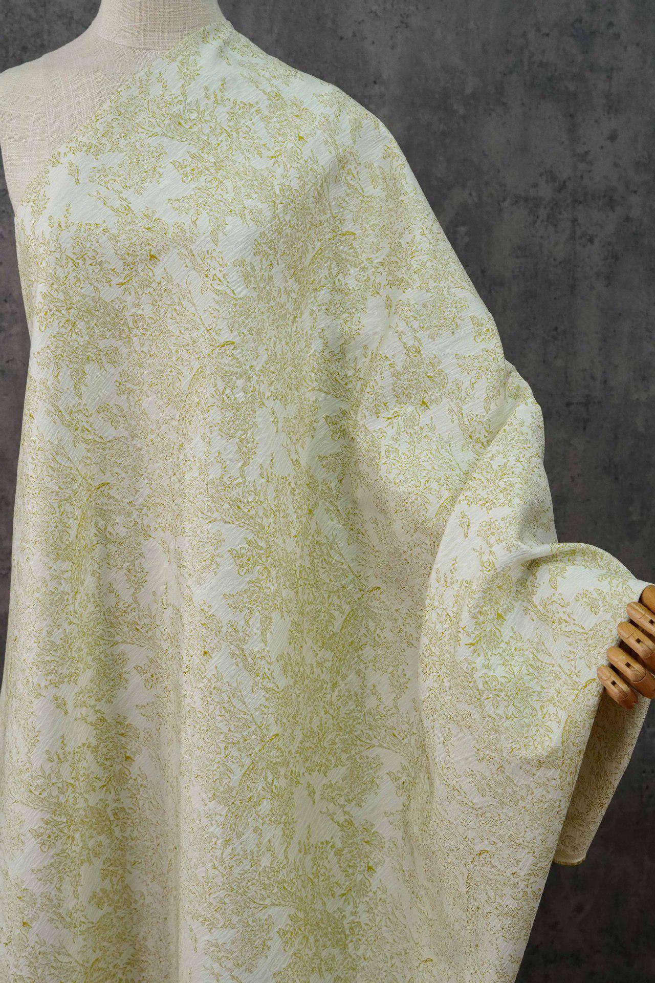 Tissu jacquard floral jungle française : tissage fin pour l’ameublement et la mode