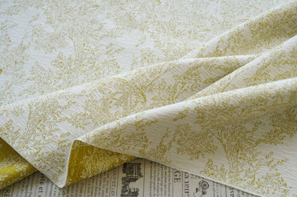 Tissu jacquard floral jungle française : tissage fin pour l’ameublement et la mode