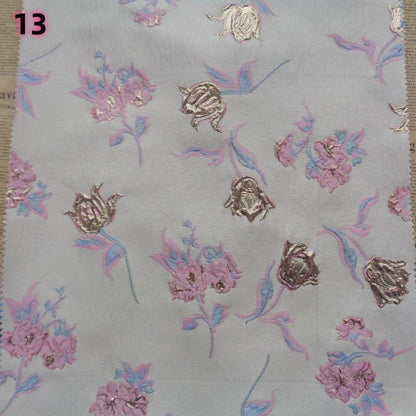 Tissu jacquard Magnolia à feuille d'or : Chenille florale pour ameublement, 142 cm de large