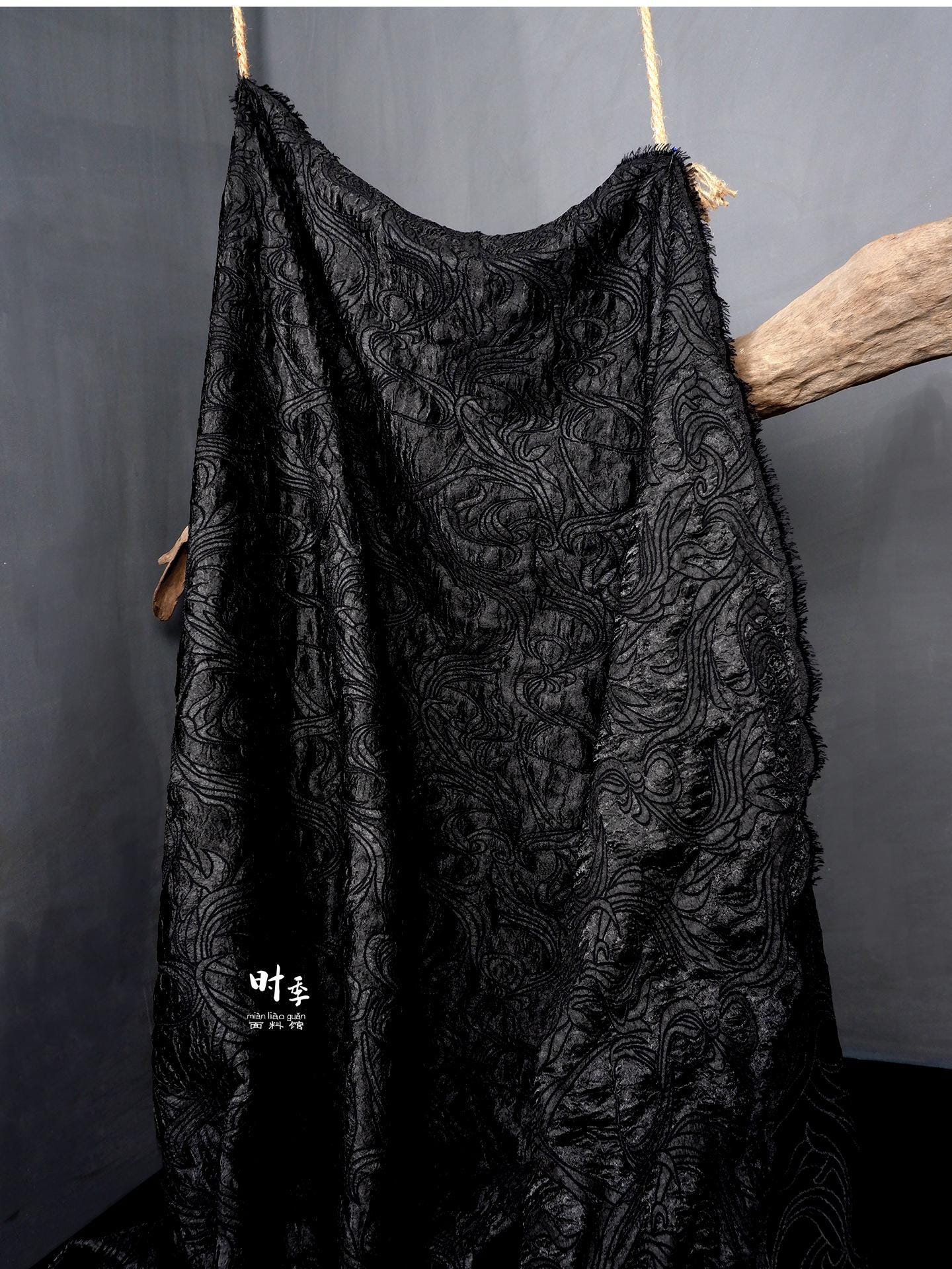 Tissu brocart jacquard queue de phénix noir | Tissu couture gaufré (largeur 150 cm)