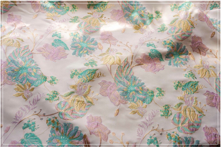 Tissu jacquard floral à fil doré : texture peinture à l’huile 3D, 140 cm de large