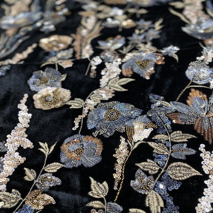 Tissu velours brodé à motifs floraux ���� Paillettes et perles" large