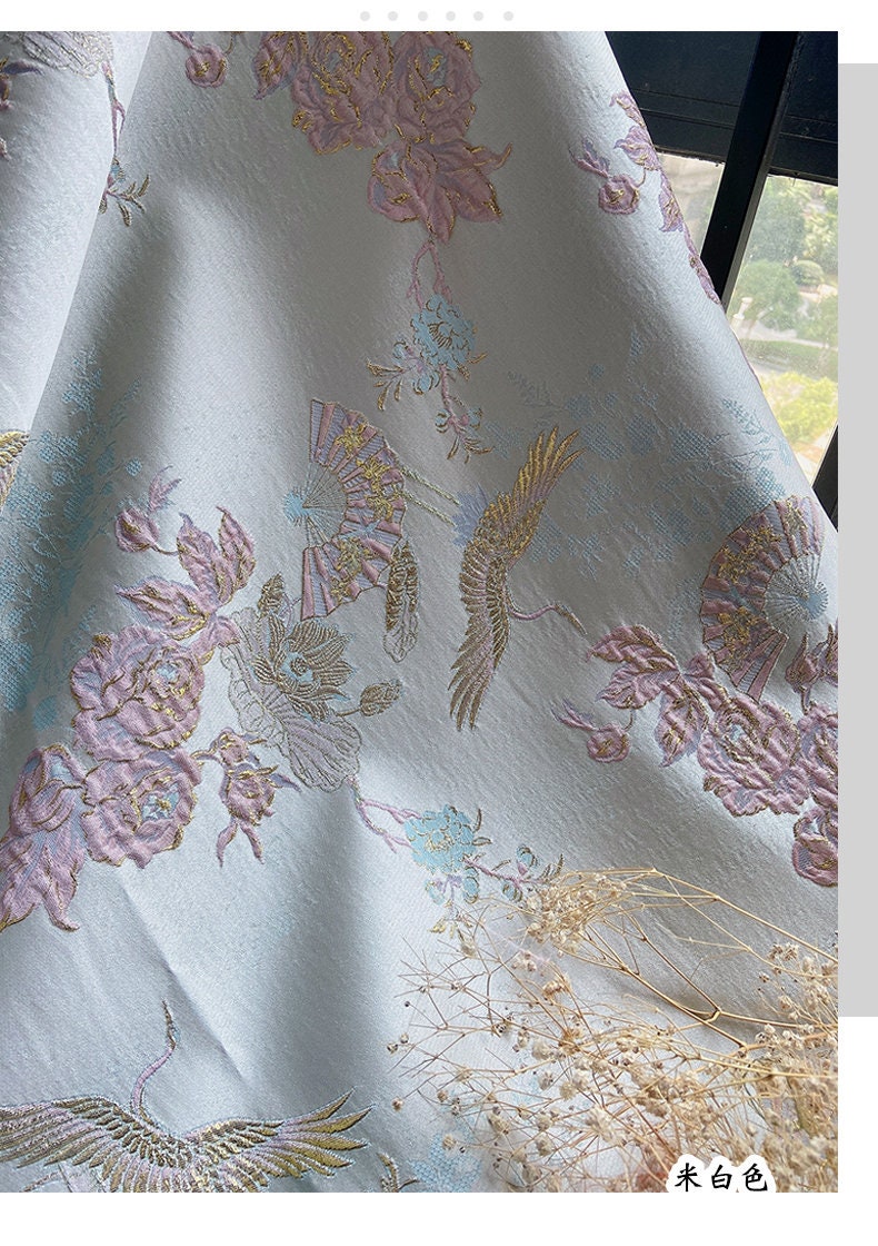 Tissu jacquard Grue Lotus : ameublement tissé à motif doré gaufré 3D, costumes, décoration