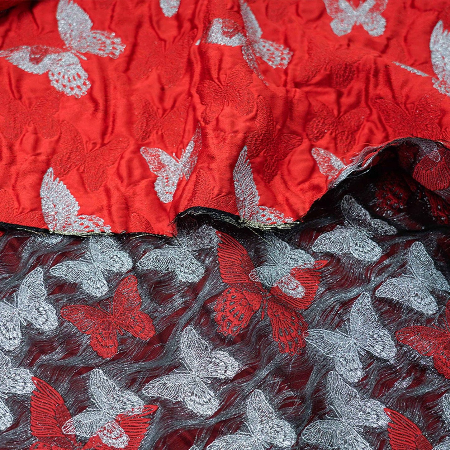 Tissu jacquard rouge à motifs papillons : 117 cm de large, tissu d'ameublement et de costumes