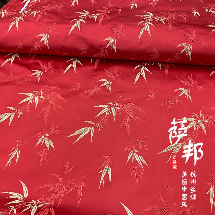 Tissu brocart de soie rouge : ameublement et matelassage traditionnels (largeur : 75 cm)