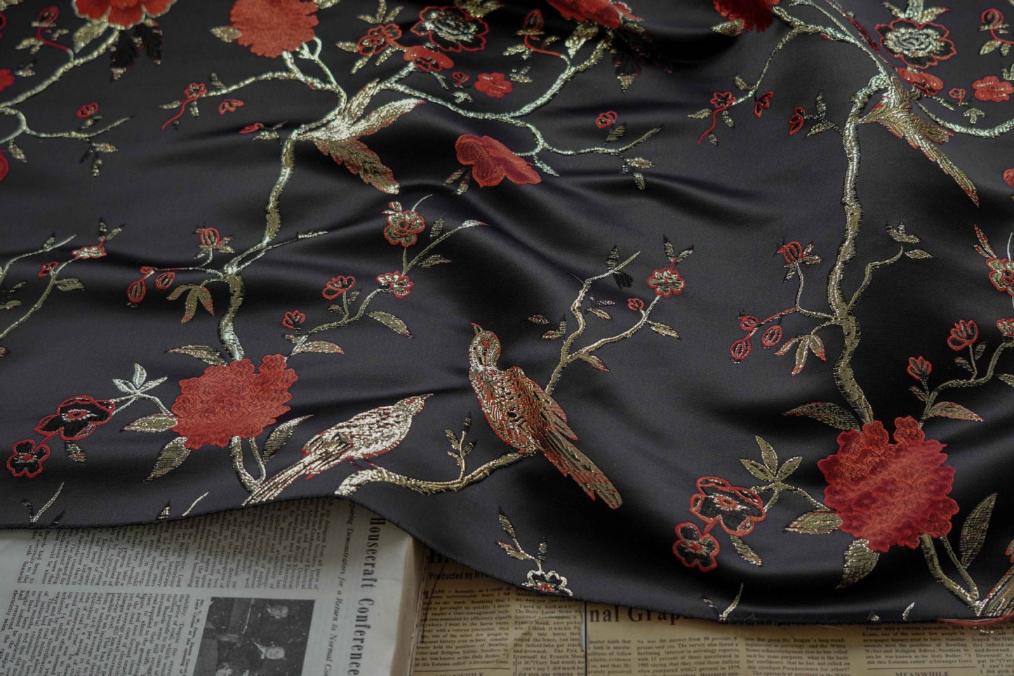 Gold Thread Damask Fabric: Metallic Jacquard Brocade (59"W)
