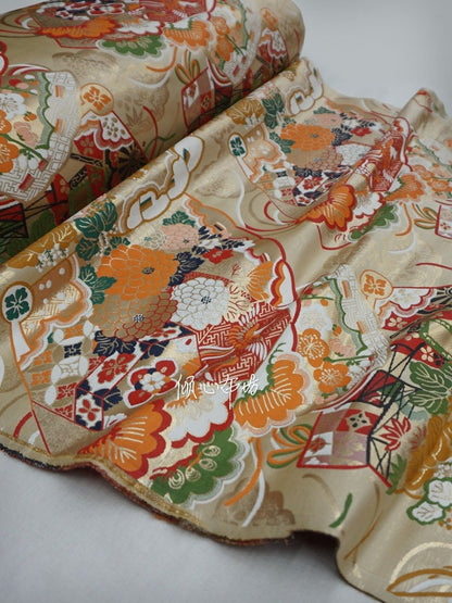 Tissu Kinran de Nishijin Crane : Brocart damassé jacquard doré (largeur : 75 cm)