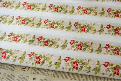 Tissu jacquard floral à fil doré : rayures pour ameublement, costumes et décoration