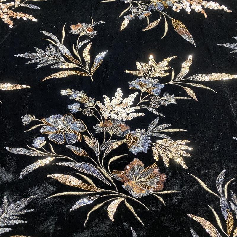 Tissu velours brodé de sequins ��� Motifs floraux Desi" Large