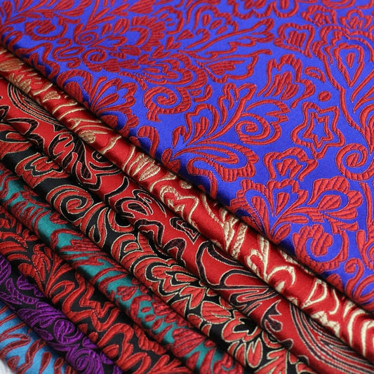 Tissu brocart Queue de Phénix : Damas rouge et noir pour coussin Cheongsam (29,5 po L)