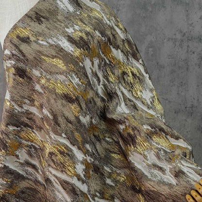 Tissu jacquard de luxe à motif écorce d'arbre en relief avec fils dorés, largeur 55 pouces