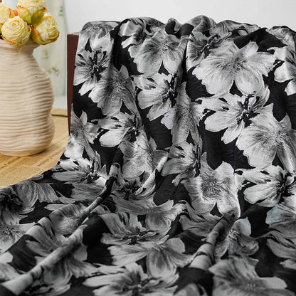 Tissu jacquard à motif floral : mélange soie-rayonne de 150 cm de large